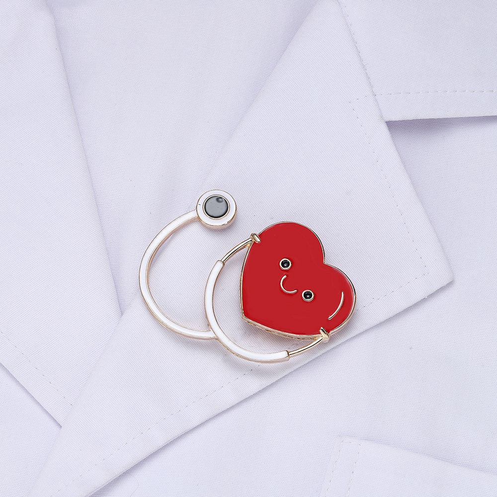 New Heart-shaped Smiley Face Stethoscope Medical Enamel Brooch Pin Red Love Doctor's Pins Gift Jewelry Lapel Badge Accessories