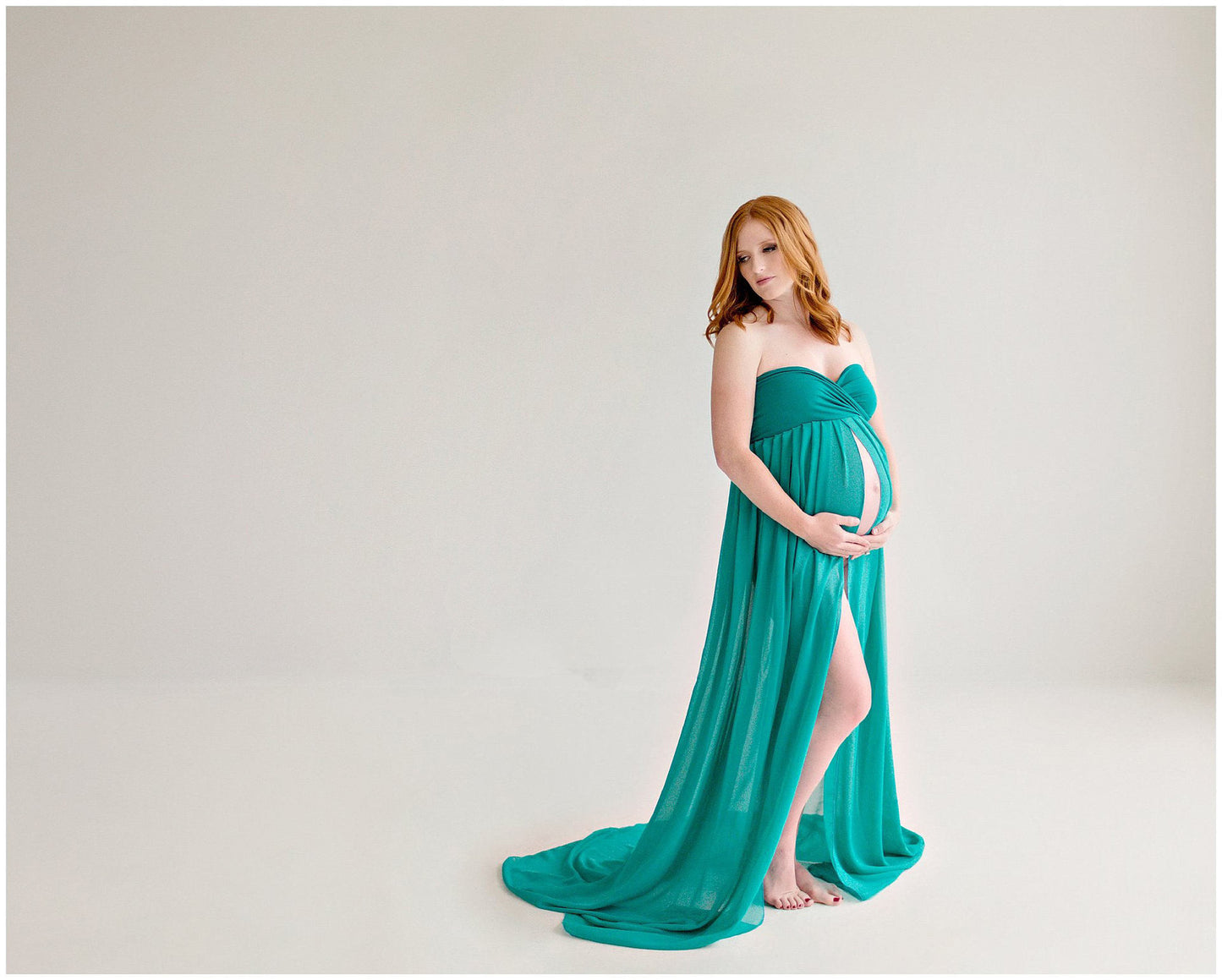 Pregnant Women  Mopping Long Skirt Dresses Before Taking Pictures